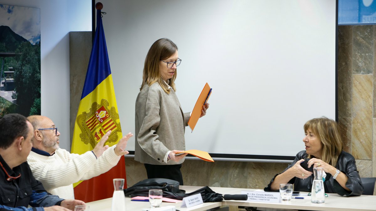 Ubach parlant amb Marsol durant el CES d’ahir.