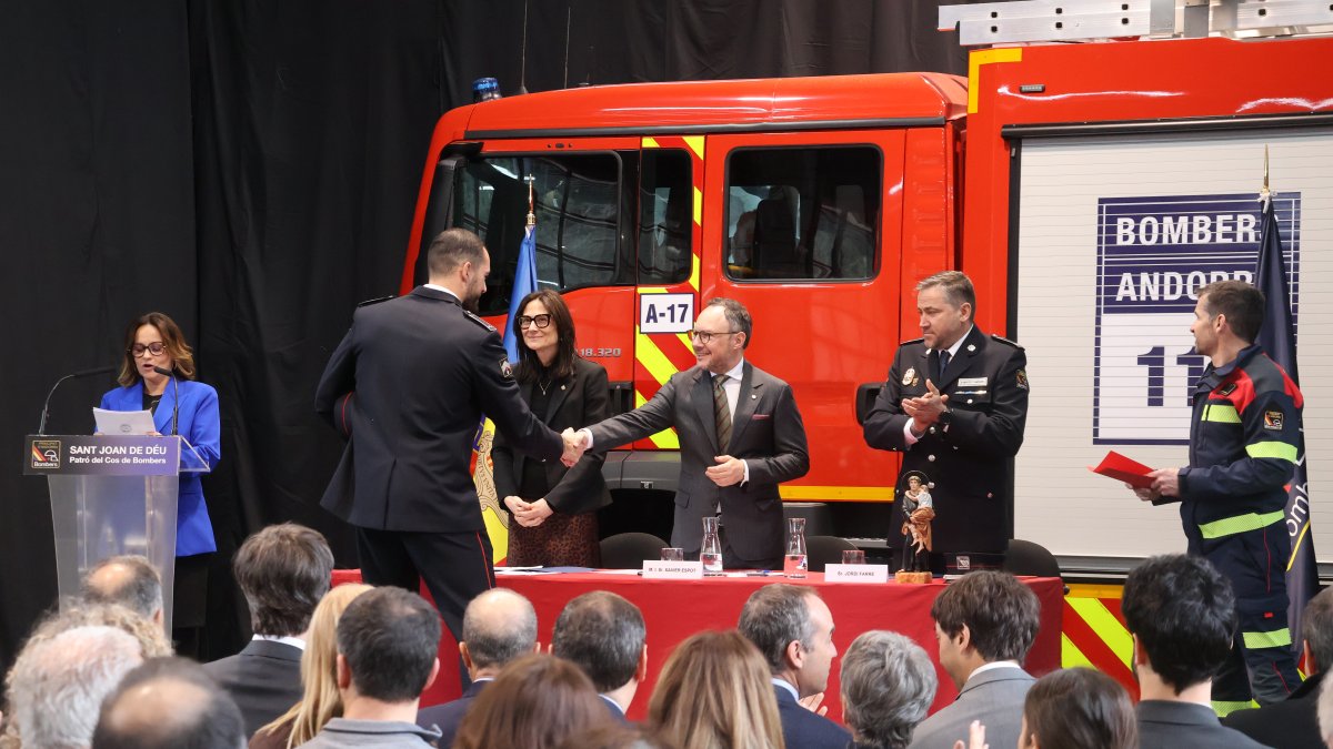 El cap de Govern, Xavier Espot, amb la ministra Molné i el director Farré.