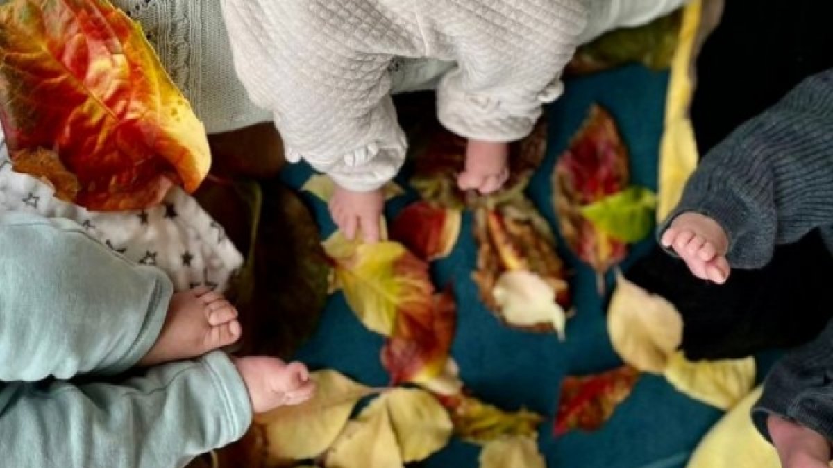 Tres menors en una llar d’infants.