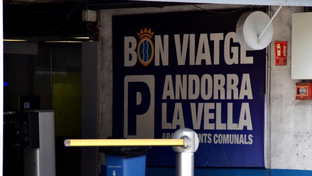 Un aparcament d’Andorra la Vella.
