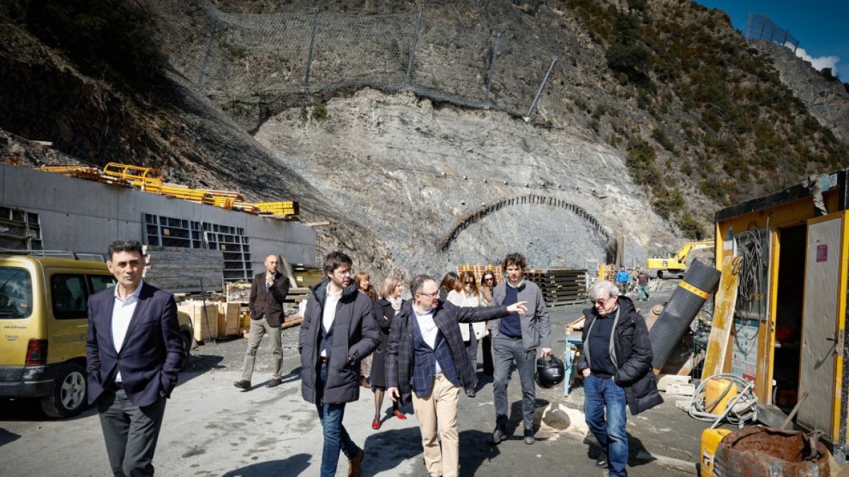 Xavier Espot, amb els ministres, cònsols i consellers.