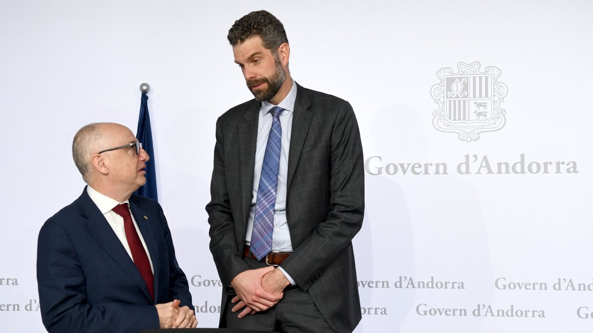 El ministre Lladós i Jeff Danforth, cap de la missió de l’FMI a Andorra.
