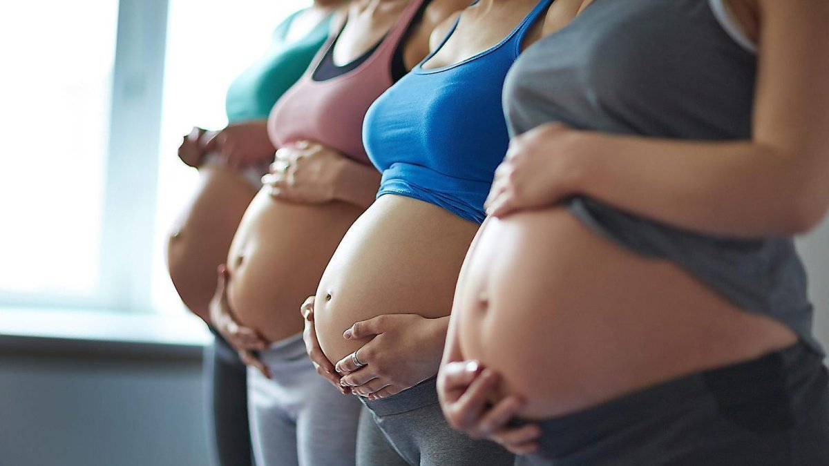 Dones embarassades.