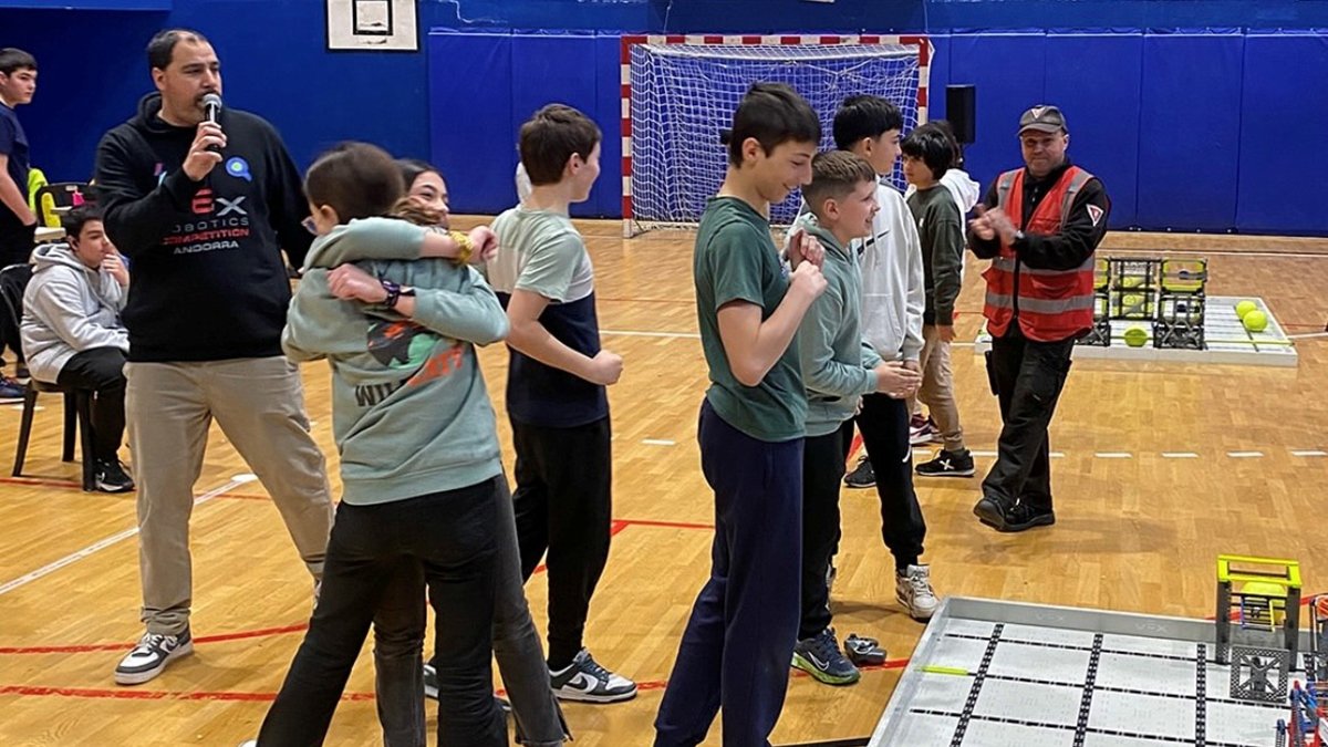Participants a la 3a edició del European Open Andorra de robòtica.