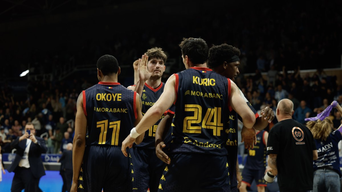 Els jugadors del MoraBanc celebrant el triomf contra el Saragossa.