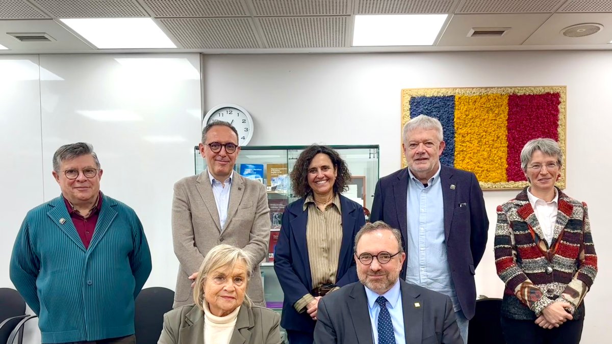 Un moment durant la visita de la presidenta de l'IEC a l'UdA.