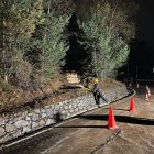 Treballs per reobrir el camí, ahir al vespre.