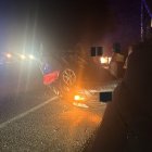 El cotxe bolcat damunt la calçada a la General 2 d'Encamp