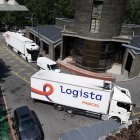 Camions de mercaderies a la duana del riu Runer.