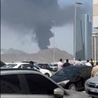 Bombardeig a la instal·lació de petroli de Fujairah, als EAU, ahir.
