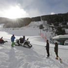 Treballadors a les pistes del Tarter aquest matí