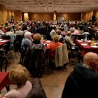 Padrins en una assemblea de la gent gran l’any passat.