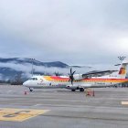 Un avió d’Air Nostrum a l’aeroport d’Andorra-la Seu.