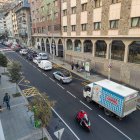 Cues de vehicles al carrer del Prat Gran.