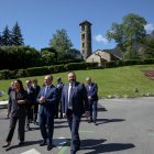 Beccari, en primer terme, sortint de la fotografia oficial.