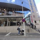 Ciutadans esperant per fer tràmits al servei d’Immigració.