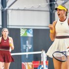 Vicky Jiménez i Judit Cartañà celebrant un punt.