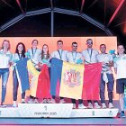 Els ciclistes durant l’entrega de medalles.