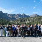 Participants a l'Andorra Taste amb pescadors locals al llac de Pessons aquest matí.