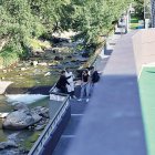 Un grup de joves a la zona d’Escaldes on s’haurien produït els fets.