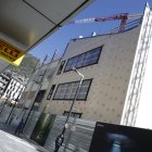 L’edifici original i la nova estructura.