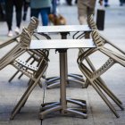 Taules i cadires en una terrassa de Meritxell.