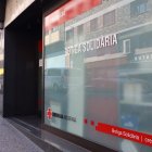 La botiga solidària de la Creu Roja atén 67 famílies.