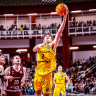 Kostadinov, en un duel de la Champions League d’aquesta temporada amb el Tenerife.