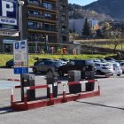 L'aparcament comunal del Prat de l'Areny situat al costat del comú d'Encamp.