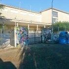 Façana de l'Institut de Carril d'on provenen els joves que havien viatjat a esquiar a Andorra