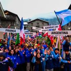 Els joves esquiadors durant la inauguració del Trofeu Borrufa aquesta tarda.