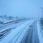 Carretera nevada a la Serra de Madrid per la borrasca Kristin.