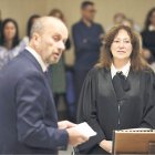 La presidenta de Corts, Núria García Val, davant del president del CSJ, Josep Maria Rossell.