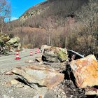 Pedres al mig de la carretera d’accés al Pas de la Casa des de França.