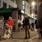 La despenjada del rei Carnestoltes, amb un ninot diferent, ahir a Encamp.