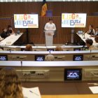 Una estudiant fent el discurs durant la lliga de debat celebrada al Consell General.