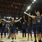 Els jugadors celebren el triomf davant del Casademont Zaragoza  en un partit de la 21 jornada   de la primera divisió del bàsquet espanyol, la liga Endesa. 
Foto: Fernando Galindo