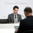 El ministre portaveu i, d’esquena, el de Funció Pública.