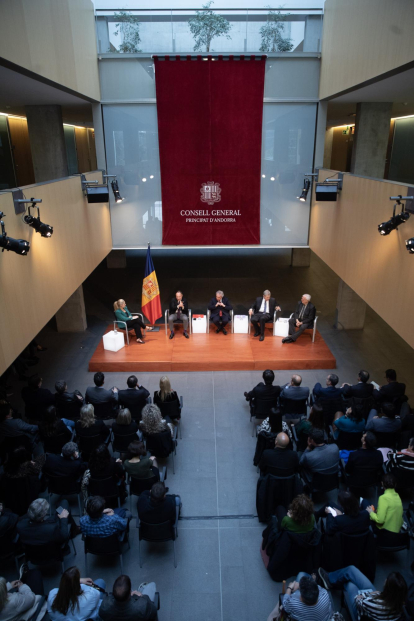 La taula rodona organitzada pel Consell General.