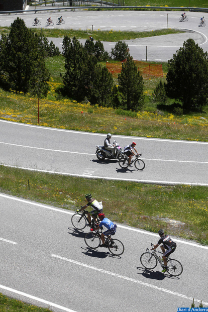 Alguns dels participants de la Multisegur Volta als Ports, amb el mateix recorregut que l'etapa andorrana del Tour.