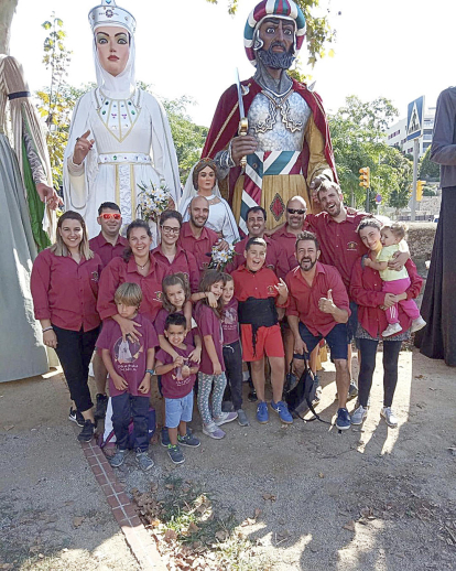 Els gegants de Sant Julià, el Rei Moro i la Dama Blanca, visiten el municipi barceloní d'Alella