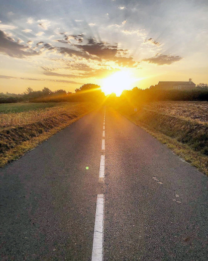 Les rutes en bicicleta per carretera són una de les activitats preferides de Jordi Sogàs, i més si pot veure sortir el sol com el moment que va immortalitzar mentre anava per Sant Sadurní de l'Heura, al Baix Empordà.