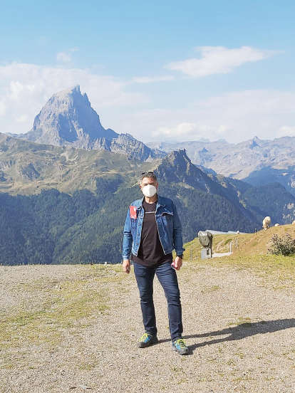 Irene Flo i el seu marit Juan Manuel van aprofitar el bon temps per anar d'excursió al Pic du Midi d'Ossau, a França “El senderisme és una de les nostres passions i a les vacances les aprofitem per descobrir i visitar llocs de muntanya”.