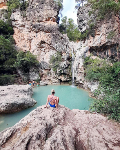 Àfrica Carpi i la seva família van passar una jornada d'excursió pels Gorgs de la Febró, situats a prop de Prades (Tarragona). Les piscines naturals són un reclam a l'estiu per fer una mica d'esport i refrescar-se en plena natura. “Un petit paradís”, assegura.