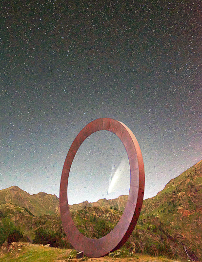 El cometa Neowise protagonitza aquesta fotografia juntament amb l'emblemàtica escultura d'Arcalís. “És un dels elements més representatius d'aquest estiu 2020 i, per tant, m'agradaria compartir-lo amb vosaltres”, assenyala l'Adrià Moure.