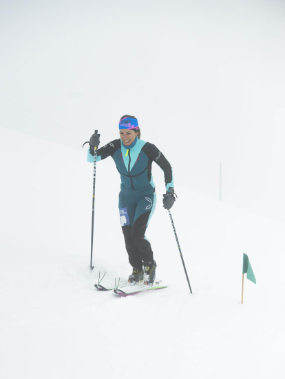 Tercera classificada a la cursa d'esquí Skimo Femení