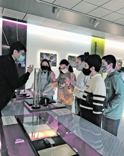 Els alumnes de sisè de l'escola Mare Janer van visitar el Museu de l'Electricitat de FEDA, on van aprendre moltes coses noves per començar a treballar el tema a classe.