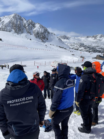 Hi han format part el peloton de Gendarmerie Haute Montagne, Compagnie Republicaine de Securité de França, Unitat d'Intervenció de Muntanya de Mossos, Bombers de Catalunya
del Grup de Rescat de Muntanya de la Vall d'Aran i la Guàrdia Civil de muntanya.