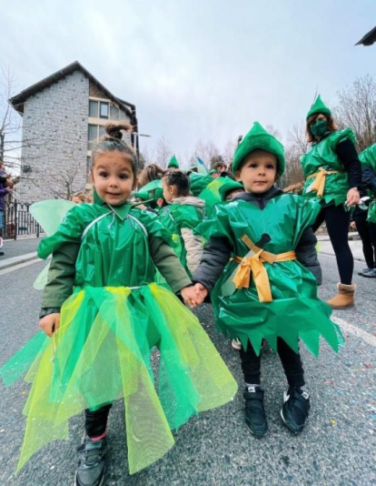 Rua de carnaval a les escoles de la Massana