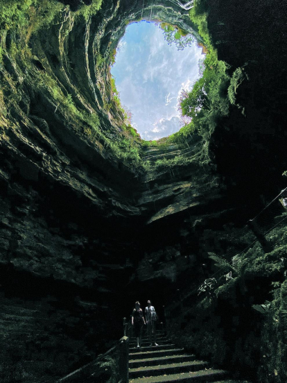 “He tingut la sort de poder visitar una de les coves més espectaculars del món: el Gouffre de Padirac, amb una obertura de 35 metres de diàmetre i una caiguda de 99 metres. La llum que entra al final del pou és increïble.”